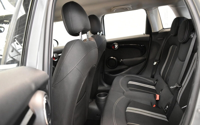 MINI Cooper S cena 87900 przebieg: 105166, rok produkcji 2019 z Tarczyn małe 106